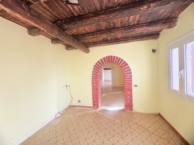 Situato nel pittoresco comune di Cinto Euganeo, questo affascinante rustico offre un'opportunità ...