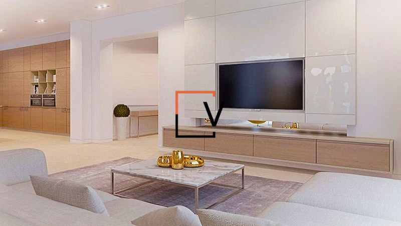 V384 - Proponiamo in vendita in posizione particolarmente vantaggiosa per raggiungere i principal...