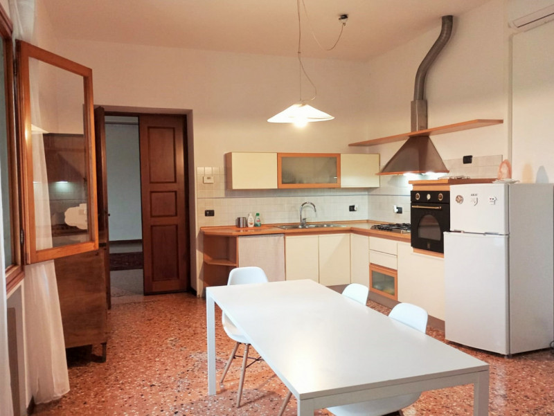 AMPIO MONOLOCALE ARREDATO E CON POSTO AUTO, IN SUGGESTIVA VILLA STORICA A DUEVILLE - RIF. 8300
CO...