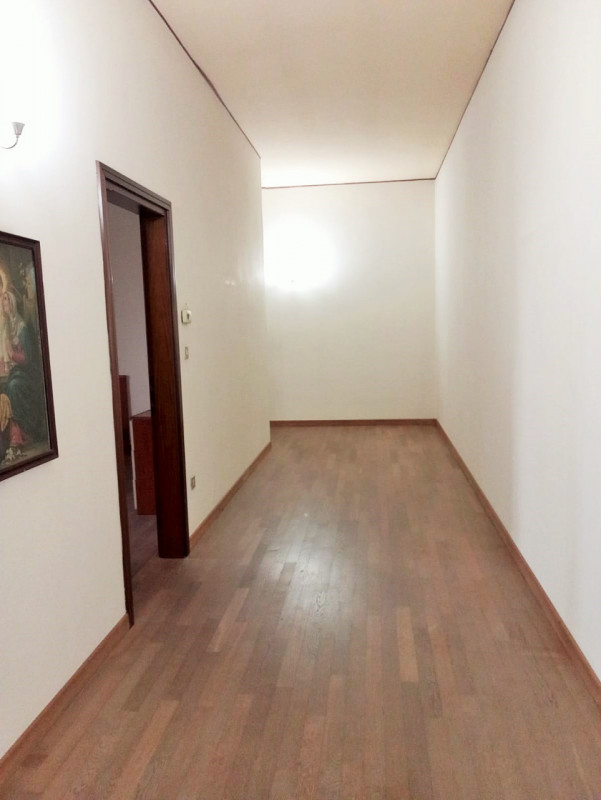 AMPIO MONOLOCALE ARREDATO E CON POSTO AUTO, IN SUGGESTIVA VILLA STORICA A DUEVILLE - RIF. 8300
CO...