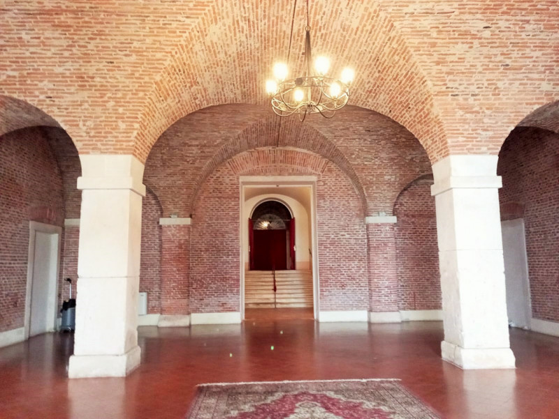 AMPIO MONOLOCALE ARREDATO E CON POSTO AUTO, IN SUGGESTIVA VILLA STORICA A DUEVILLE - RIF. 8300
CO...