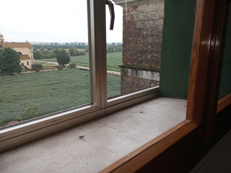 AMPIO MONOLOCALE ARREDATO E CON POSTO AUTO, IN SUGGESTIVA VILLA STORICA A DUEVILLE - RIF. 8300
CO...