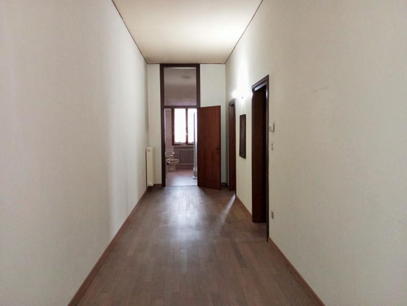 AMPIO MONOLOCALE ARREDATO E CON POSTO AUTO, IN SUGGESTIVA VILLA STORICA A DUEVILLE - RIF. 8300
CO...