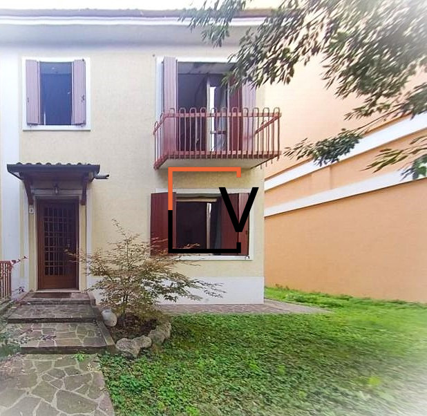 V385 - Proponiamo in vendita introvabile porzione di bifamiliare di ampia metratura a meno di 5 m...