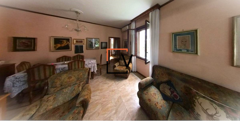 V385 - Proponiamo in vendita introvabile porzione di bifamiliare di ampia metratura a meno di 5 m...