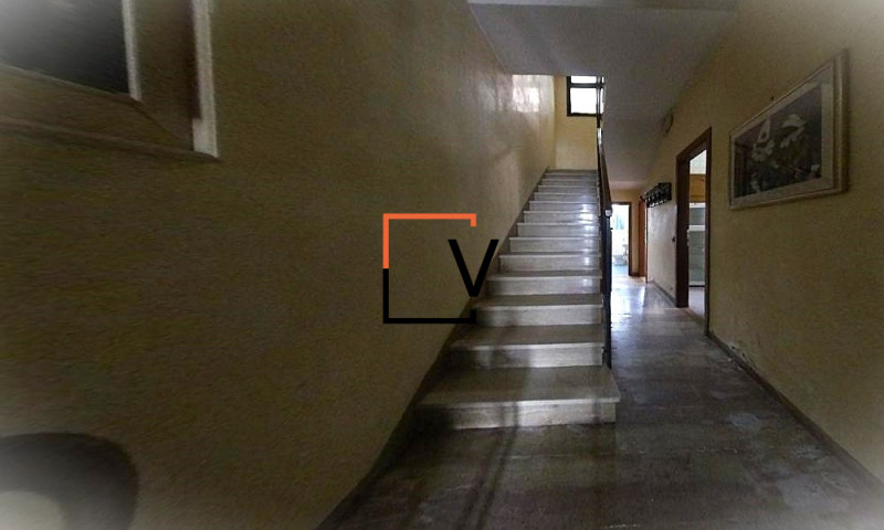 V385 - Proponiamo in vendita a meno di 5 minuti a piedi da Porta San Tommaso porzione di bifamili...