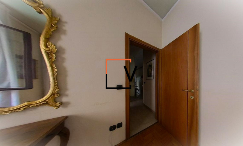 V385 - Proponiamo in vendita a meno di 5 minuti a piedi da Porta San Tommaso porzione di bifamili...