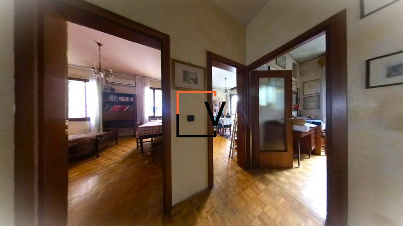 V385 - Proponiamo in vendita a meno di 5 minuti a piedi da Porta San Tommaso porzione di bifamili...