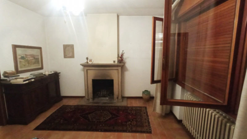 UNA VILLA PER 2 UNITA’ ABITATIVE IN CENTRO!

Questo è un pezzo da 90 ti avverto!
Ne capitano davv...