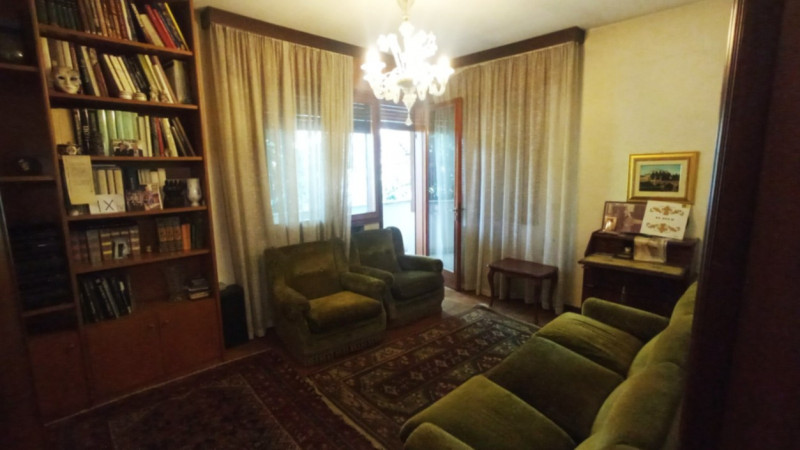 UNA VILLA PER 2 UNITA’ ABITATIVE IN CENTRO!

Questo è un pezzo da 90 ti avverto!
Ne capitano davv...