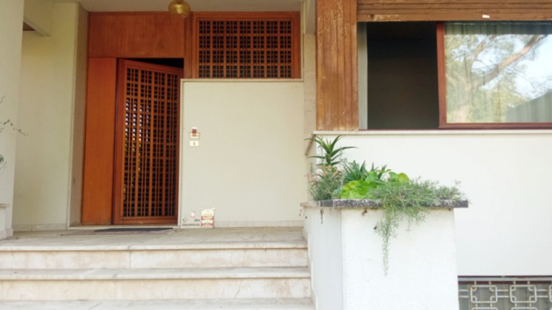 UNA VILLA PER 2 UNITA’ ABITATIVE IN CENTRO!

Questo è un pezzo da 90 ti avverto!
Ne capitano davv...