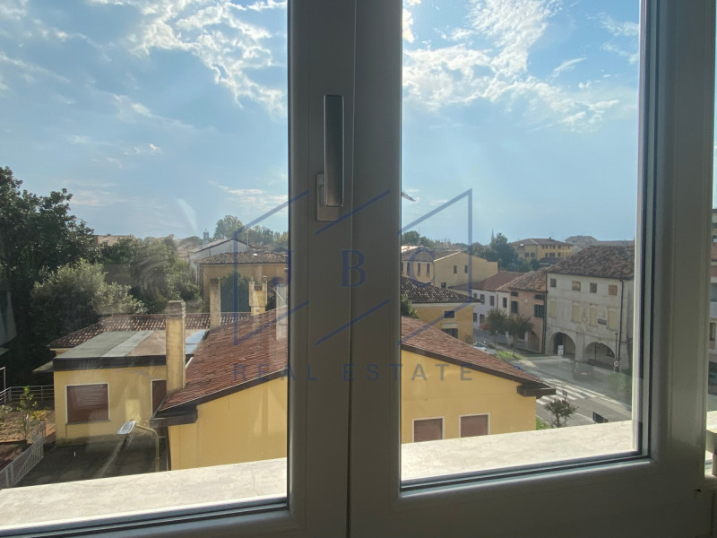 ODERZO -  (TV)
A Oderzo in zona centrale proponiamo in vendita un appartamento al terzo piano com...