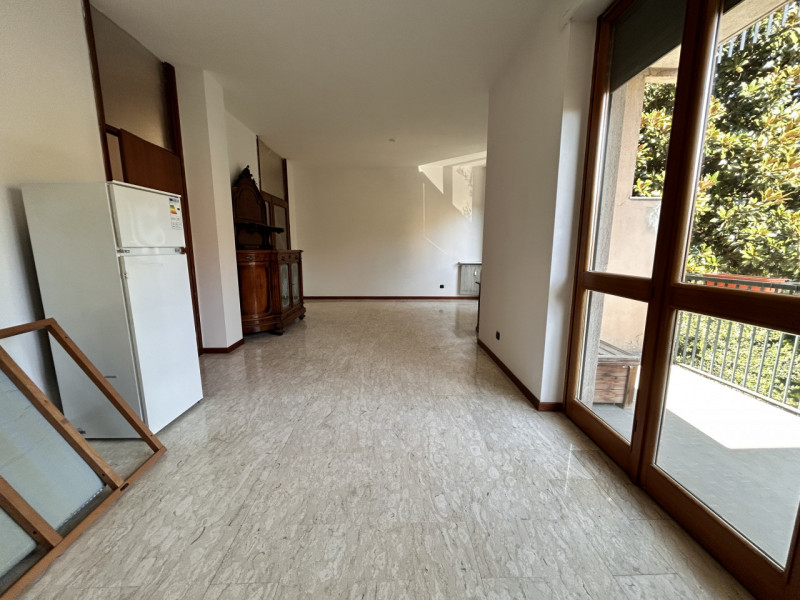 In posizione privilegiata, a due passi dall’ospedale e nel cuore del centro storico, proponiamo i...