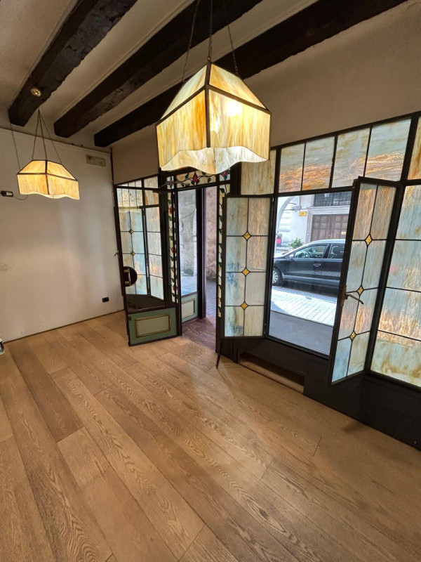 Piccolo locale commerciale in affitto, situato nel cuore di Serravalle, Vittorio Veneto. Si trova...