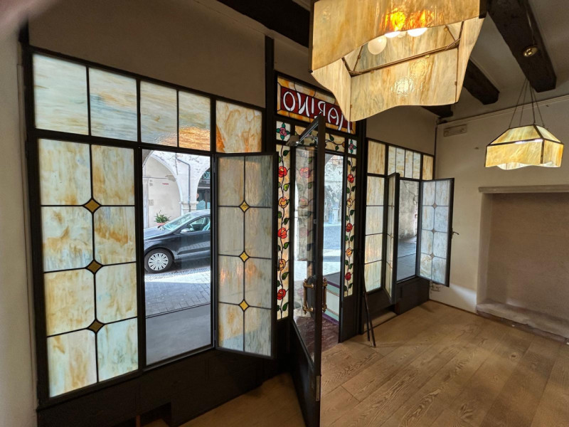 Piccolo locale commerciale in affitto, situato nel cuore di Serravalle, Vittorio Veneto. Si trova...