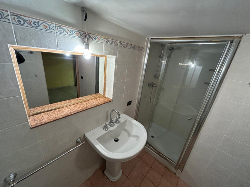 Piccolo locale commerciale in affitto, situato nel cuore di Serravalle, Vittorio Veneto. Si trova...