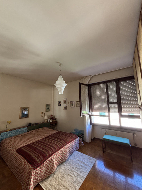 Scopri questo splendido appartamento quadrilocale situato nel centro di Vittorio Veneto, una dell...