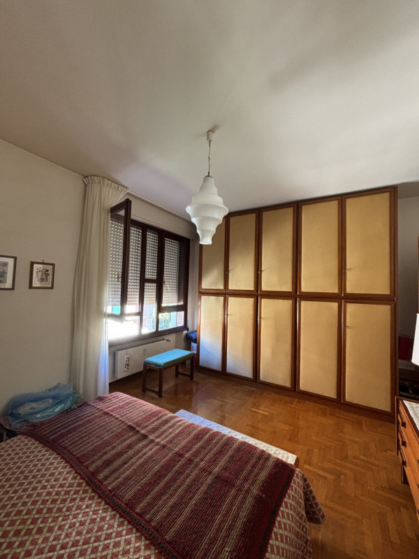 Scopri questo splendido appartamento quadrilocale situato nel centro di Vittorio Veneto, una dell...