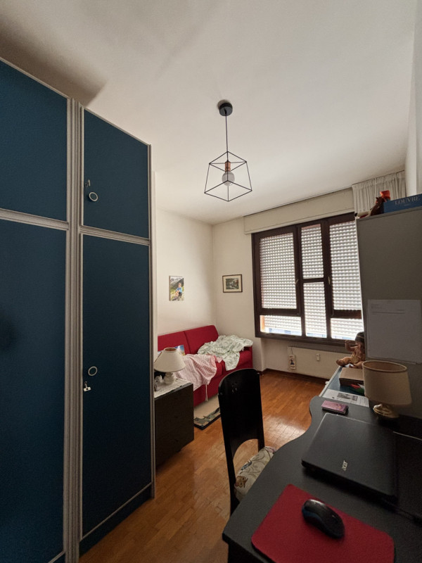 Scopri questo splendido appartamento quadrilocale situato nel centro di Vittorio Veneto, una dell...