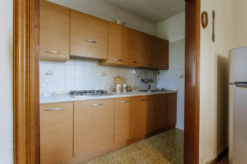 Immersa nel verde ma comodamente vicina al centro del paese, questa casa singola rappresenta una ...