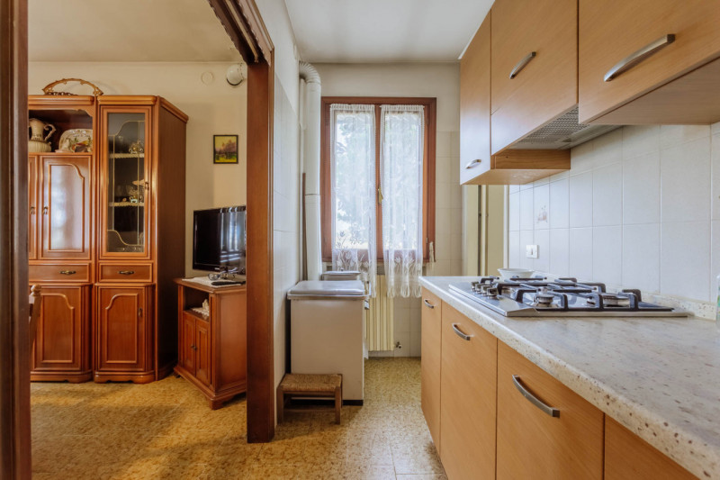 Immersa nel verde ma comodamente vicina al centro del paese, questa casa singola rappresenta una ...