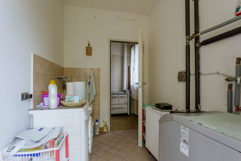 Immersa nel verde ma comodamente vicina al centro del paese, questa casa singola rappresenta una ...