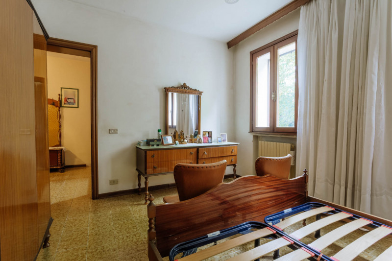 Immersa nel verde ma comodamente vicina al centro del paese, questa casa singola rappresenta una ...