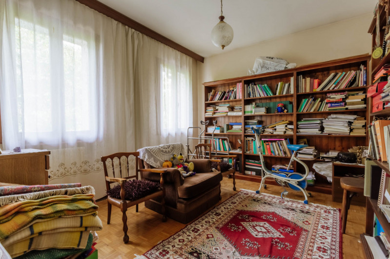 Immersa nel verde ma comodamente vicina al centro del paese, questa casa singola rappresenta una ...