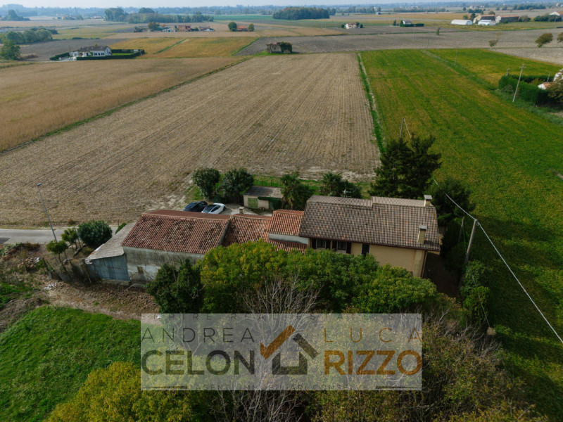 Sogni la tranquillità che solo una casa di campagna ti può dare? Vuoi un oasi di pace dove far gi...