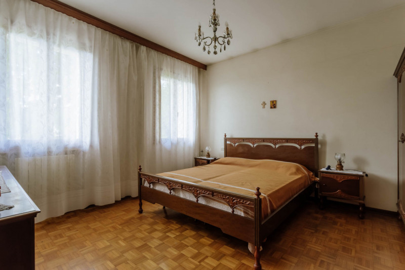 Immersa nel verde ma comodamente vicina al centro del paese, questa casa singola rappresenta una ...