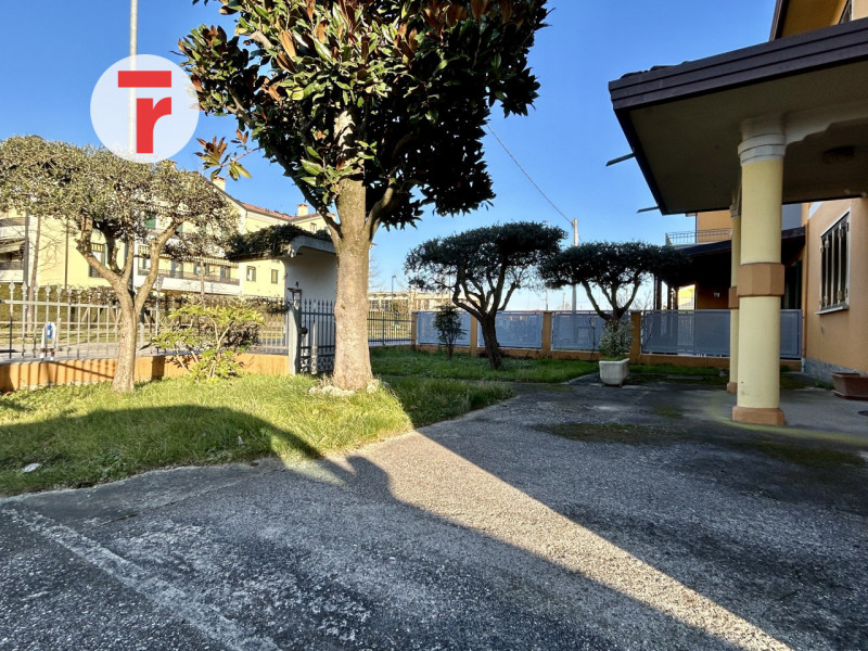 Nella tranquilla zona residenziale di Reschigliano, a pochi passi da tutti i principali servizi —...
