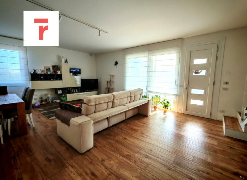 Legnaro elegante porzione di trifamiliare, in una località tranquilla e ben collegata alle princi...