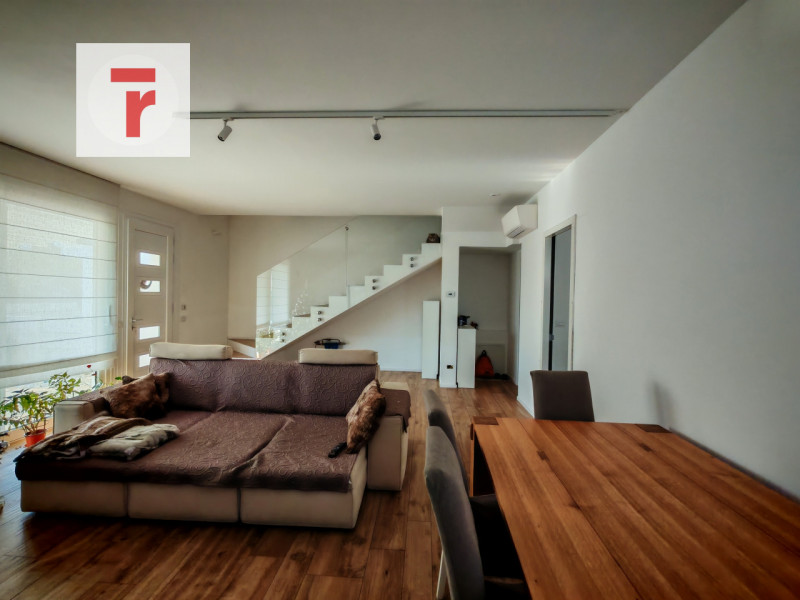 Legnaro elegante porzione di trifamiliare, in una località tranquilla e ben collegata alle princi...