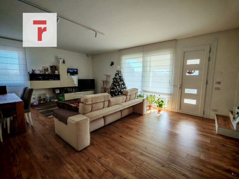 Legnaro elegante porzione di trifamiliare, in una località tranquilla e ben collegata alle princi...