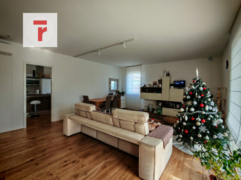 Legnaro elegante porzione di trifamiliare, in una località tranquilla e ben collegata alle princi...