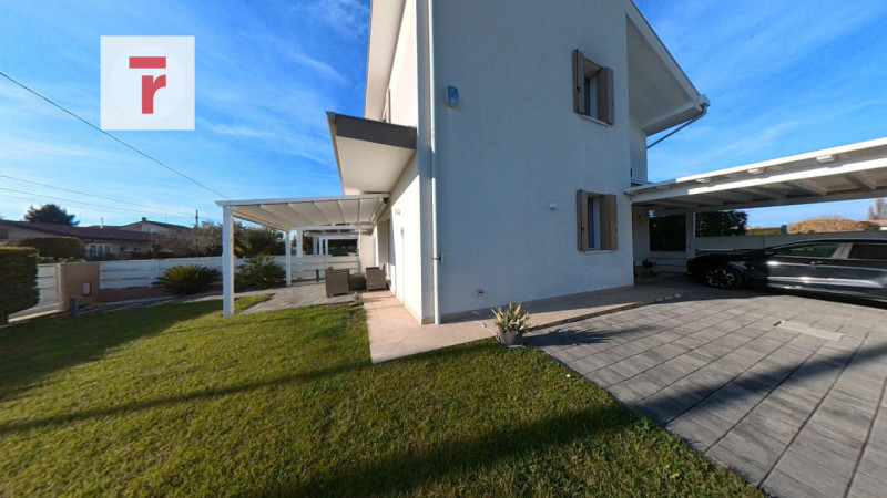 Legnaro elegante porzione di trifamiliare, in una località tranquilla e ben collegata alle princi...