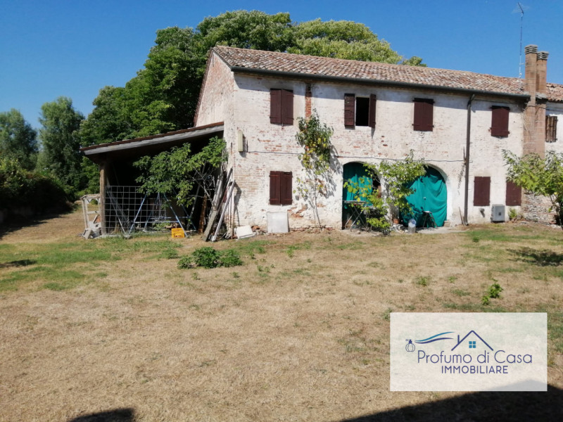 MORGANO - loc. Badoere: Proponiamo in vendita una splendida villa indipendente situata su un lott...