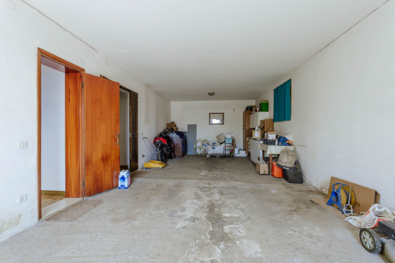 Compendio immobiliare con più fabbricati e ampi spazi verdi a Candiana (PD)

Proponiamo in vendit...