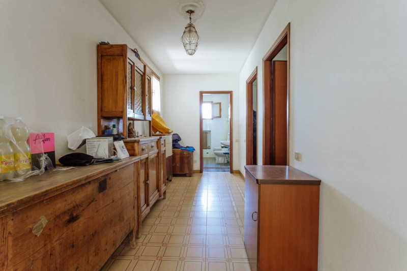 Compendio immobiliare con più fabbricati e ampi spazi verdi a Candiana (PD)

Proponiamo in vendit...