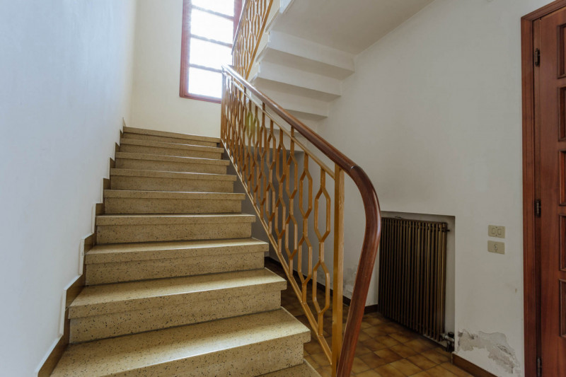 Compendio immobiliare con più fabbricati e ampi spazi verdi a Candiana (PD)

Proponiamo in vendit...