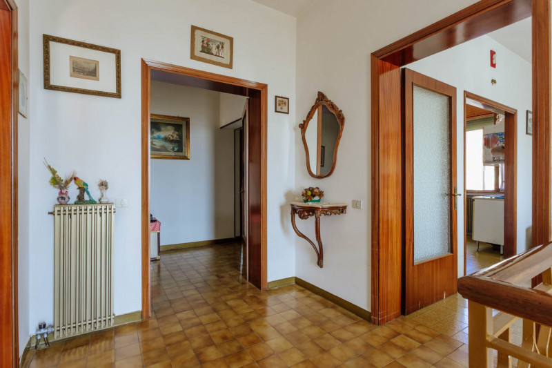 Compendio immobiliare con più fabbricati e ampi spazi verdi a Candiana (PD)

Proponiamo in vendit...