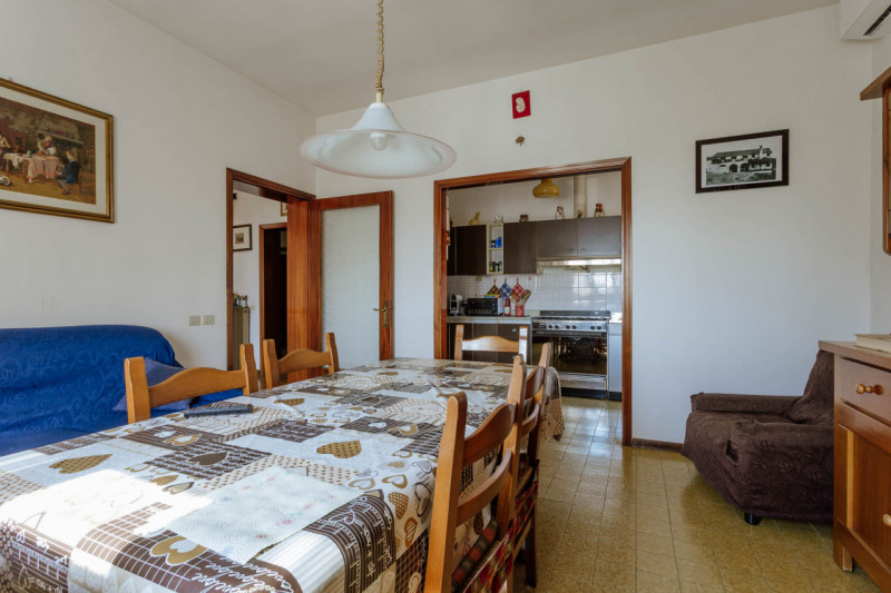 Compendio immobiliare con più fabbricati e ampi spazi verdi a Candiana (PD)

Proponiamo in vendit...