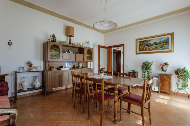 Compendio immobiliare con più fabbricati e ampi spazi verdi a Candiana (PD)

Proponiamo in vendit...