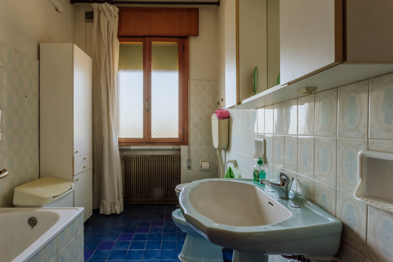 Compendio immobiliare con più fabbricati e ampi spazi verdi a Candiana (PD)

Proponiamo in vendit...