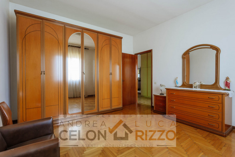 Compendio immobiliare con più fabbricati e ampi spazi verdi a Candiana (PD)

Proponiamo in vendit...