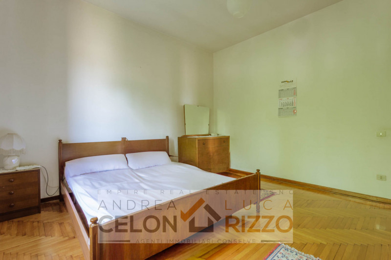 Compendio immobiliare con più fabbricati e ampi spazi verdi a Candiana (PD)

Proponiamo in vendit...