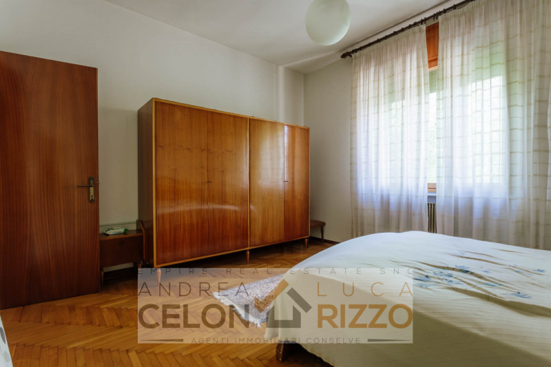 Compendio immobiliare con più fabbricati e ampi spazi verdi a Candiana (PD)

Proponiamo in vendit...