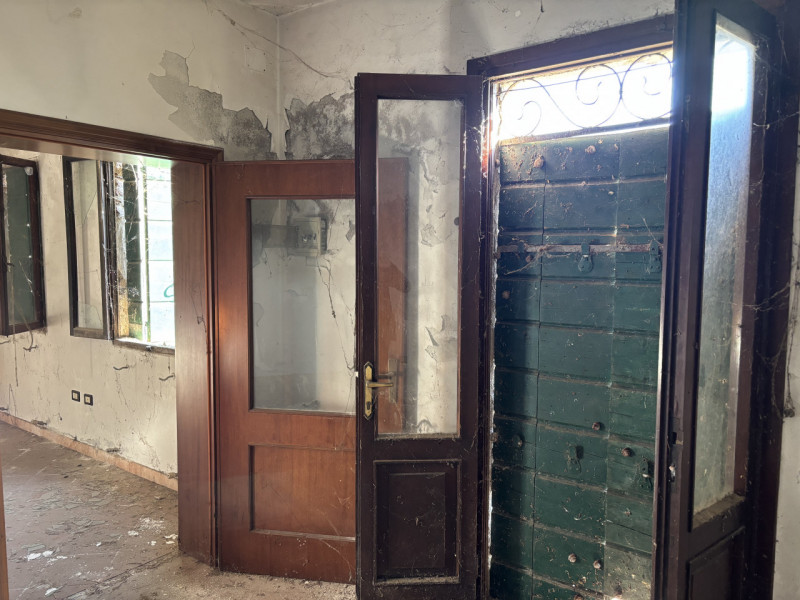 TOTALMENTE DA RISTRUTTURARE BELLISSIMA CASA D'EPOCA!!! PERFETTA PER TE, CON AMPIO GIARDINO..., IN...