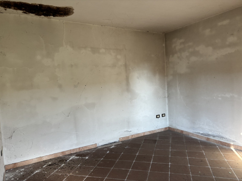 TOTALMENTE DA RISTRUTTURARE BELLISSIMA CASA D'EPOCA!!! PERFETTA PER TE, CON AMPIO GIARDINO..., IN...