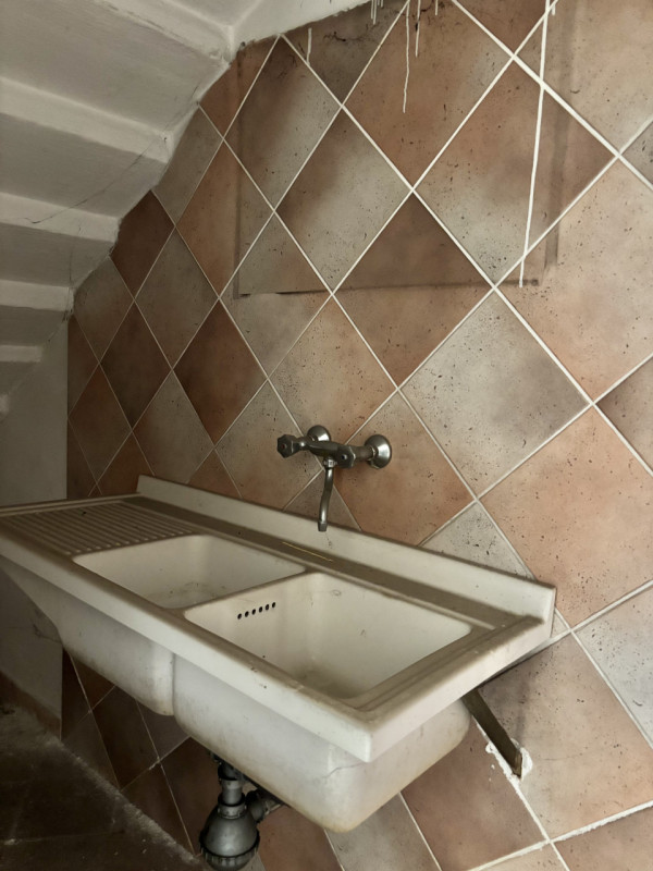 TOTALMENTE DA RISTRUTTURARE BELLISSIMA CASA D'EPOCA!!! PERFETTA PER TE, CON AMPIO GIARDINO..., IN...